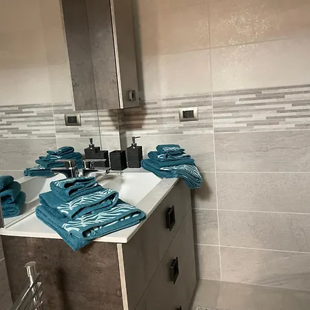 Santa Teresa E Comodo * Torino