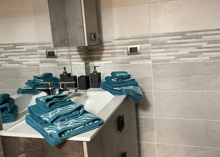 Santa Teresa E Comodo * Τορίνο